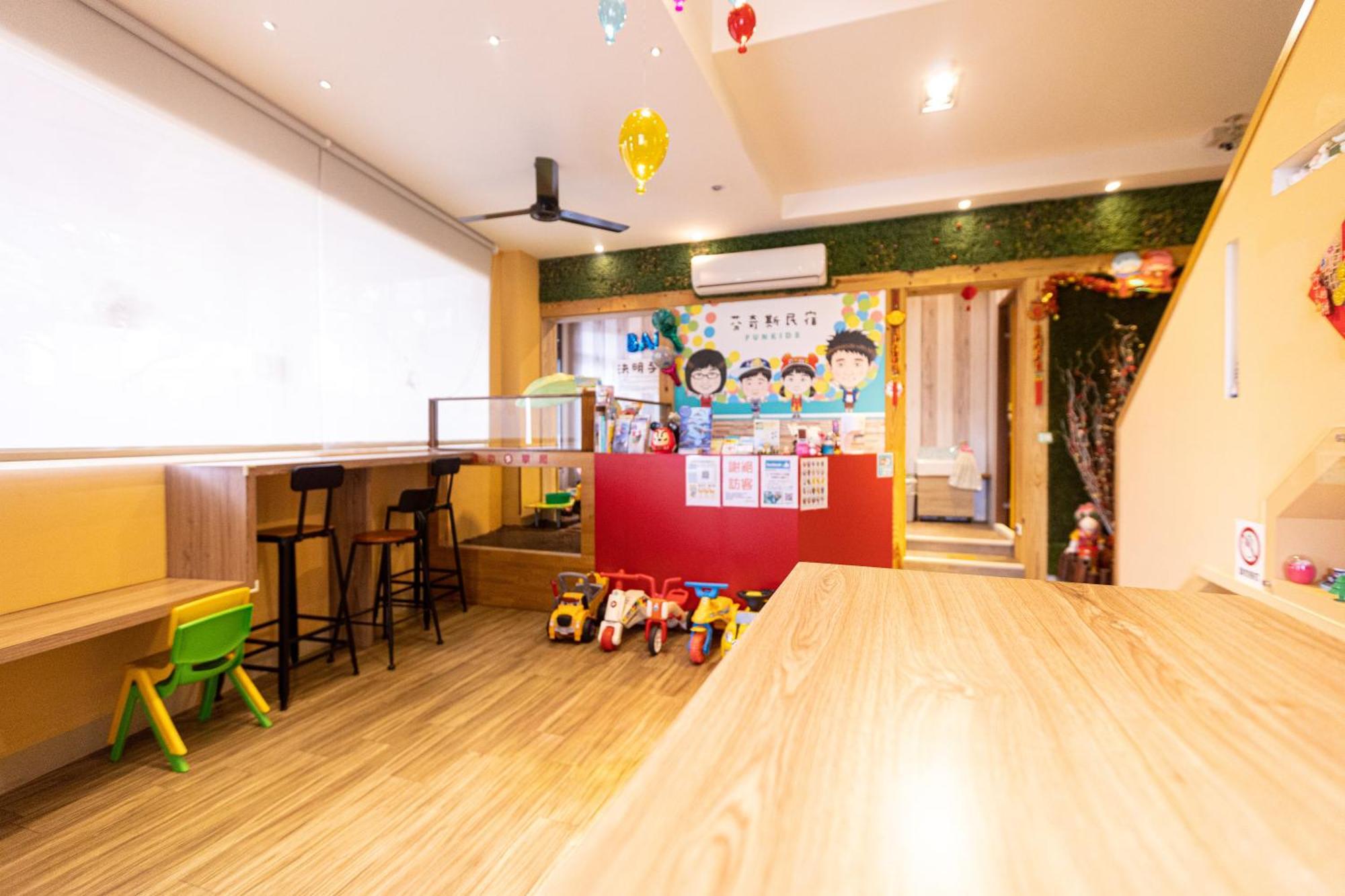 Fun Kids B&B Kota Hualien Bagian luar foto