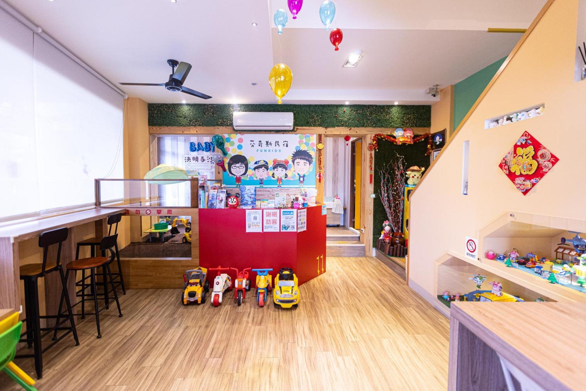 Fun Kids B&B Kota Hualien Bagian luar foto