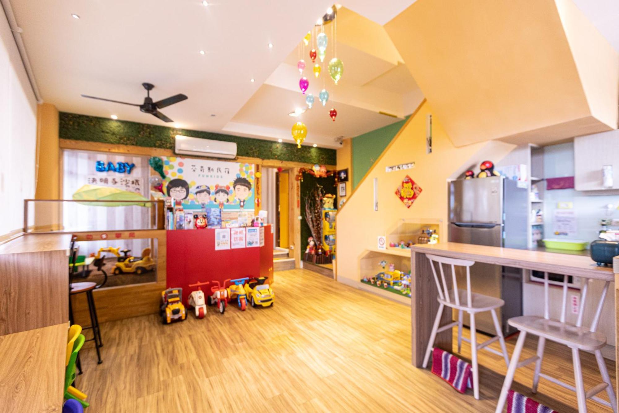 Fun Kids B&B Kota Hualien Bagian luar foto